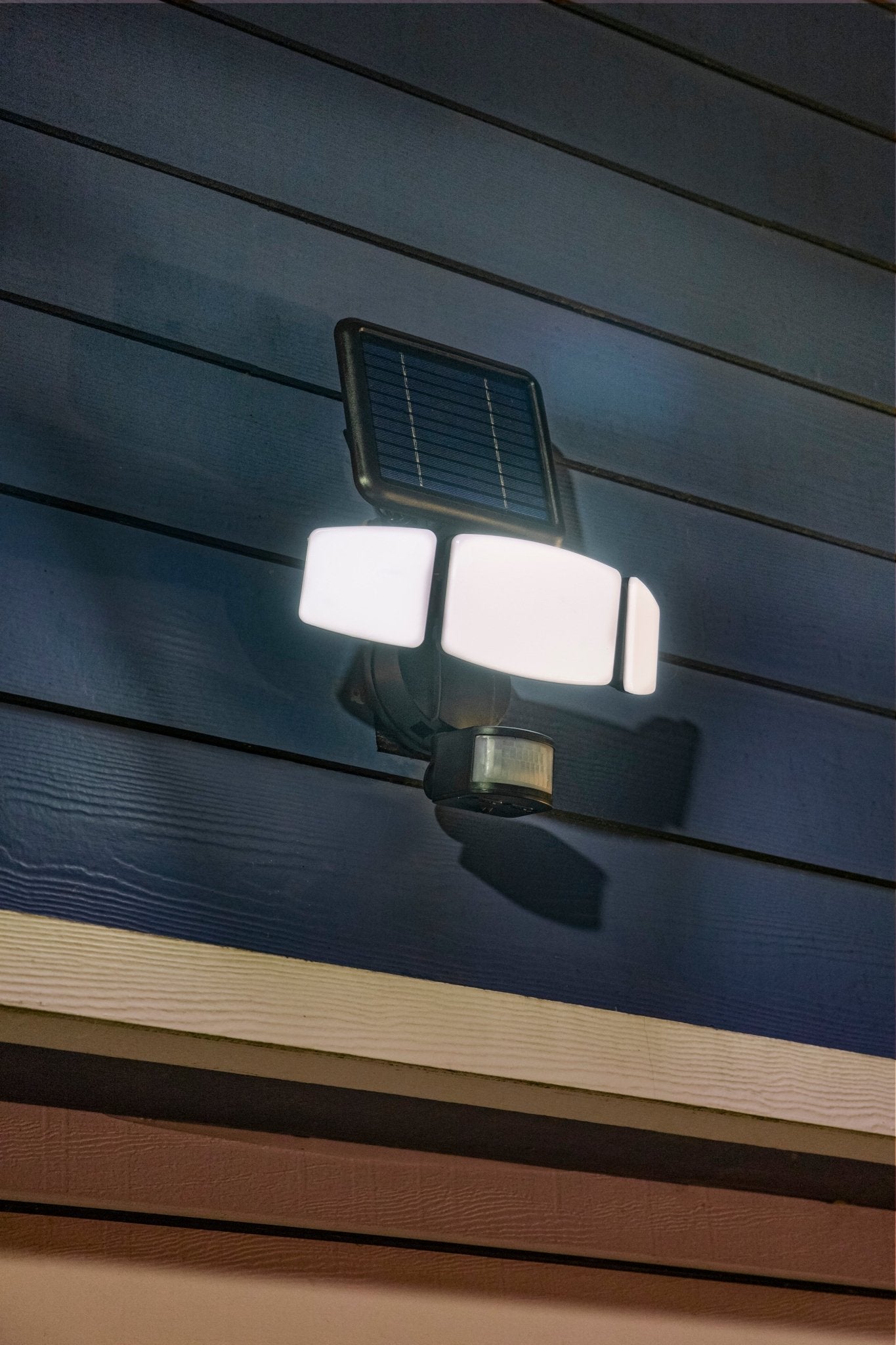 Projecteur solaire 3 têtes 1000 Lumens avec détecteur de présence - Galix Solaire Shop