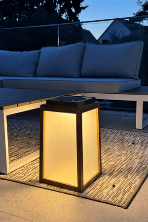Lampe solaire design AURA SOLAIRE – Bois & Verre | USB rechargeable, 2 couleurs, 3 intensités - Galix Solaire Shop