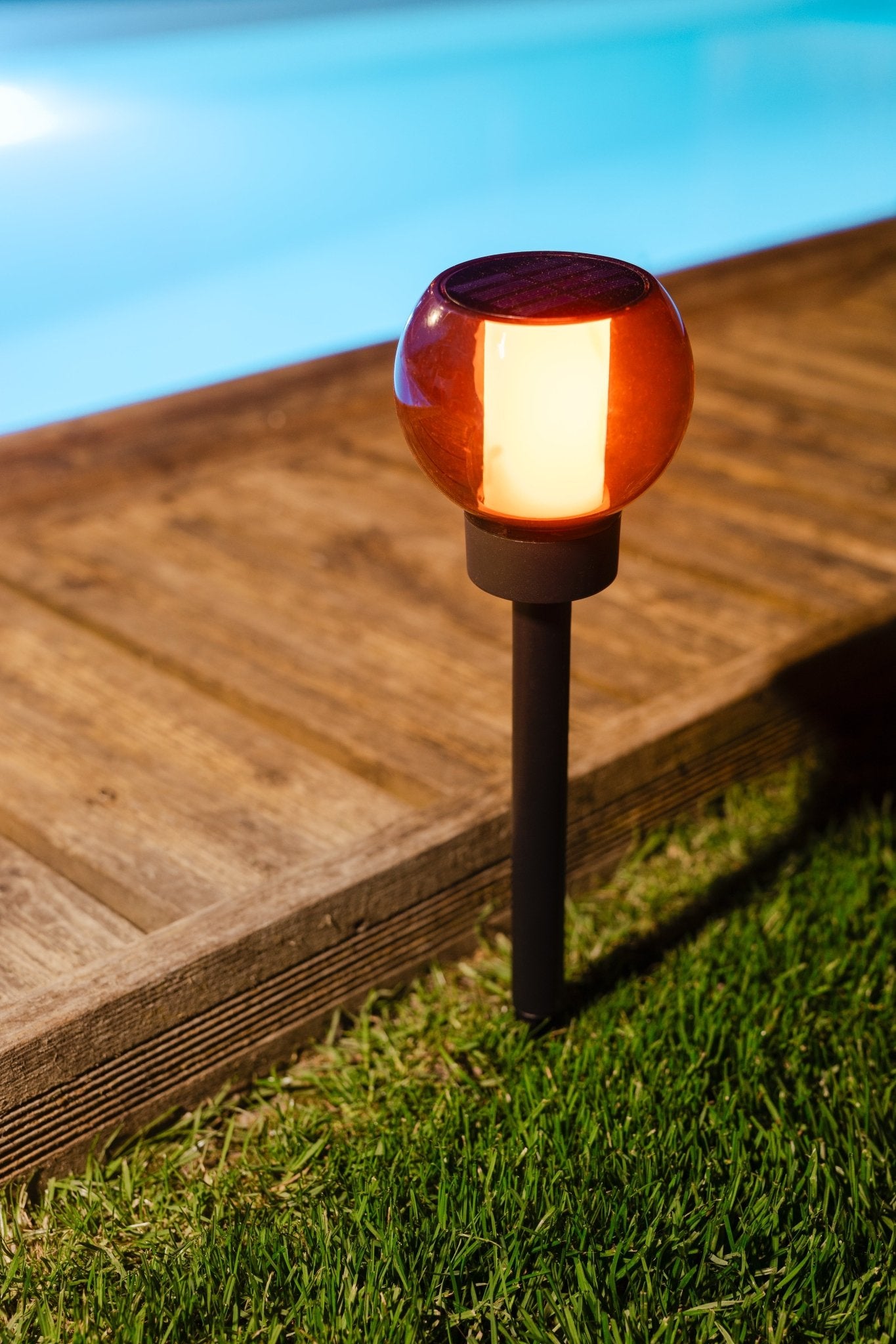 Lanterne solaire effet flamme naturelle 12 LED SMD ambrée Ø 10,5cm H41cm - Galix Solaire Shop