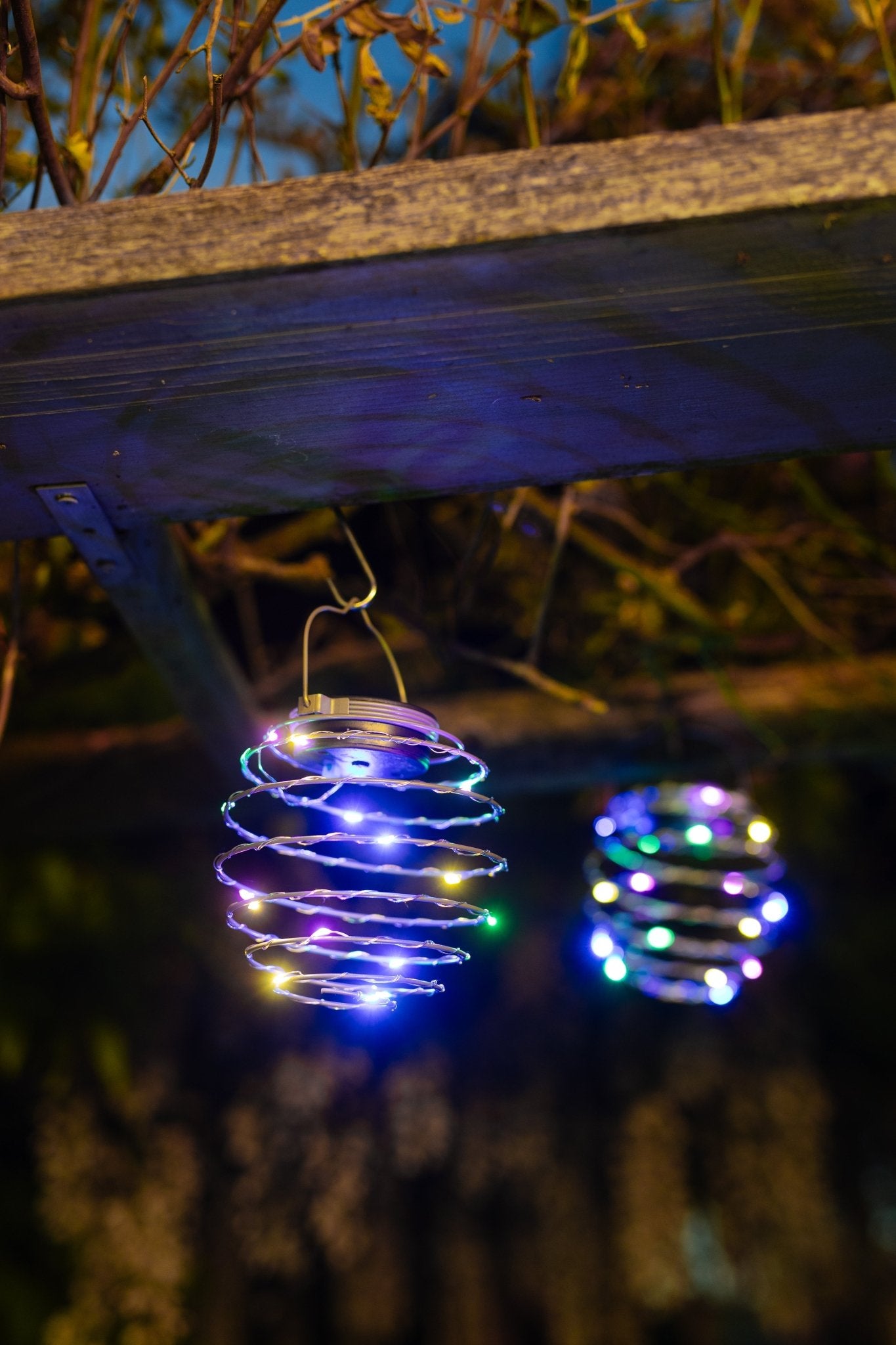 Lot de 2 suspensions spirale solaire 16 LED - Galix Solaire Shop