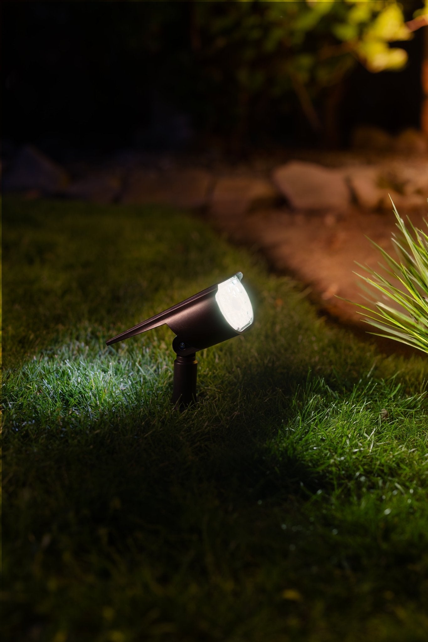 Spot solaire à planter 300 Lumens Double éclairage (option Applique) avec détecteur de présence - Galix Solaire Shop